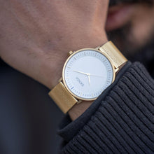 Lataa kuva Galleria-katseluun, Traveller - Gold Mesh Strap